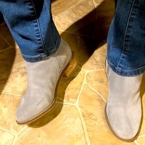 Cute waterproof grey shorty ankle boots!